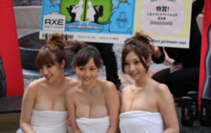 女文工团小吴被强奸_BD超清免费观看